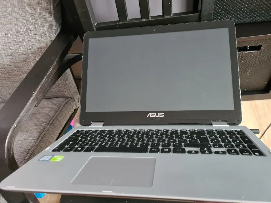Asus TP501U laptop touchscreen Image 1