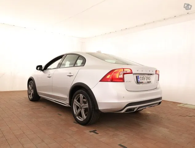 Volvo S60 D4 AWD Summum aut - VOC, Blis, Vetokoukku, Webasto, - J. autoturva - Ilmainen kotiintoimitus Image 3