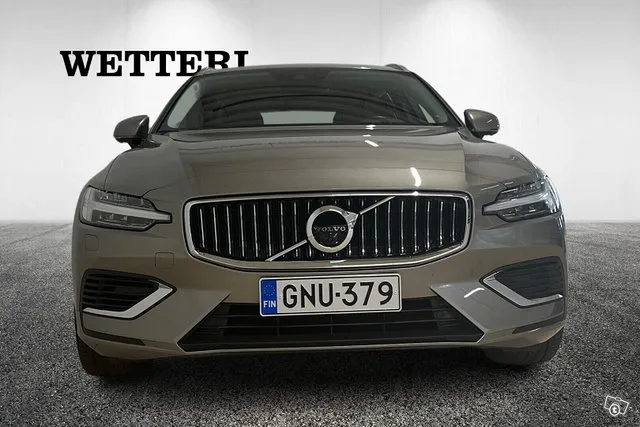 Volvo V60 T8 TwE AWD Inscription / Vetokoukku / 360-kamera / Image 2